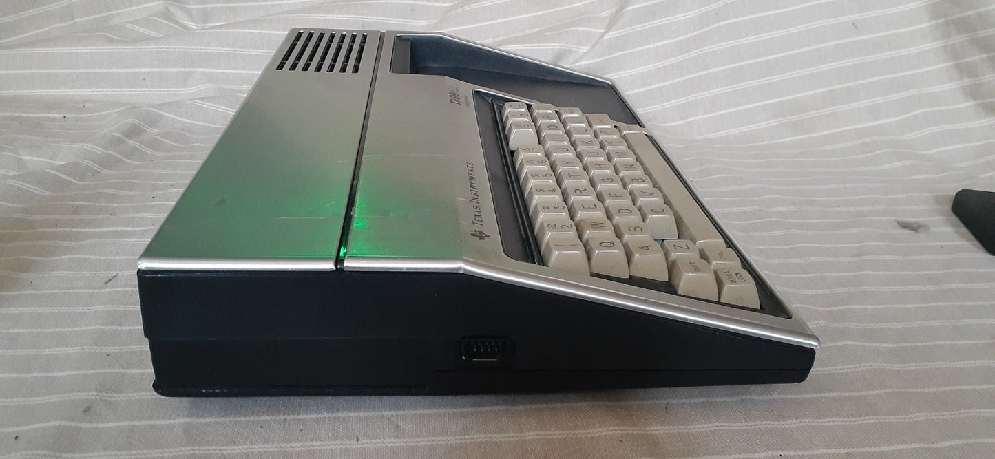 Vintage Texas Instruments TI-99/4A Home Computer +Disk Manager 2 Cartridge Works