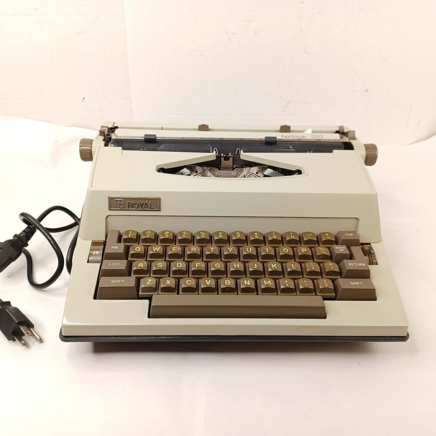 Vintage Heritage 370 Electric Typewriter With Case