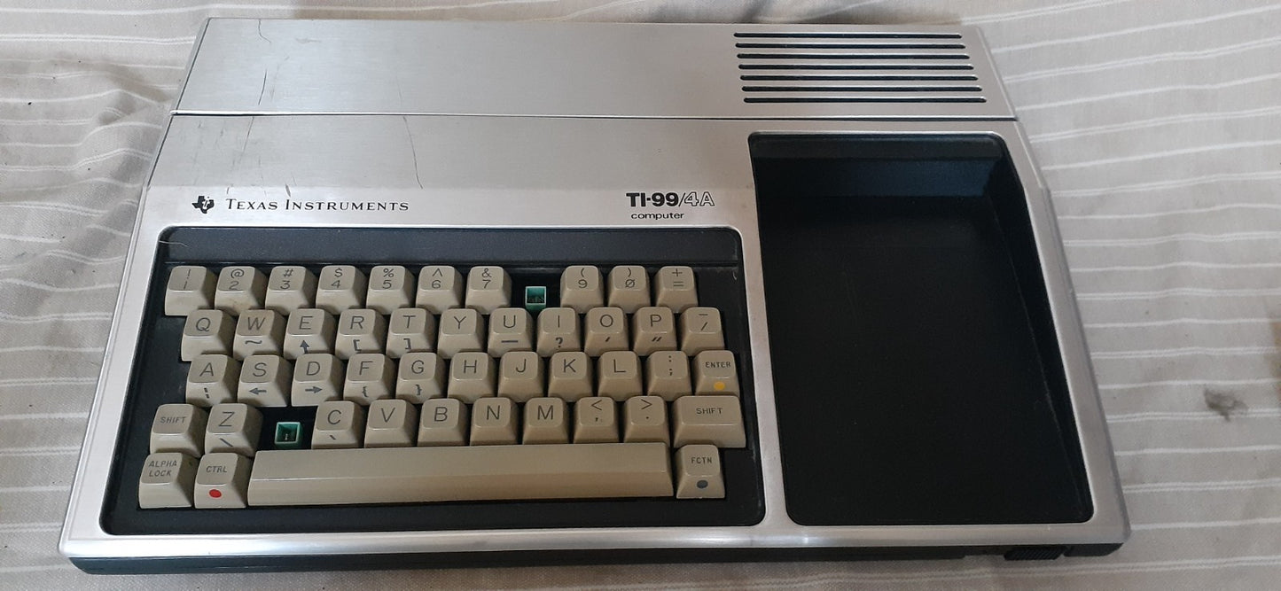 Vintage Texas Instruments TI-99/4A Home Computer +Disk Manager 2 Cartridge Works