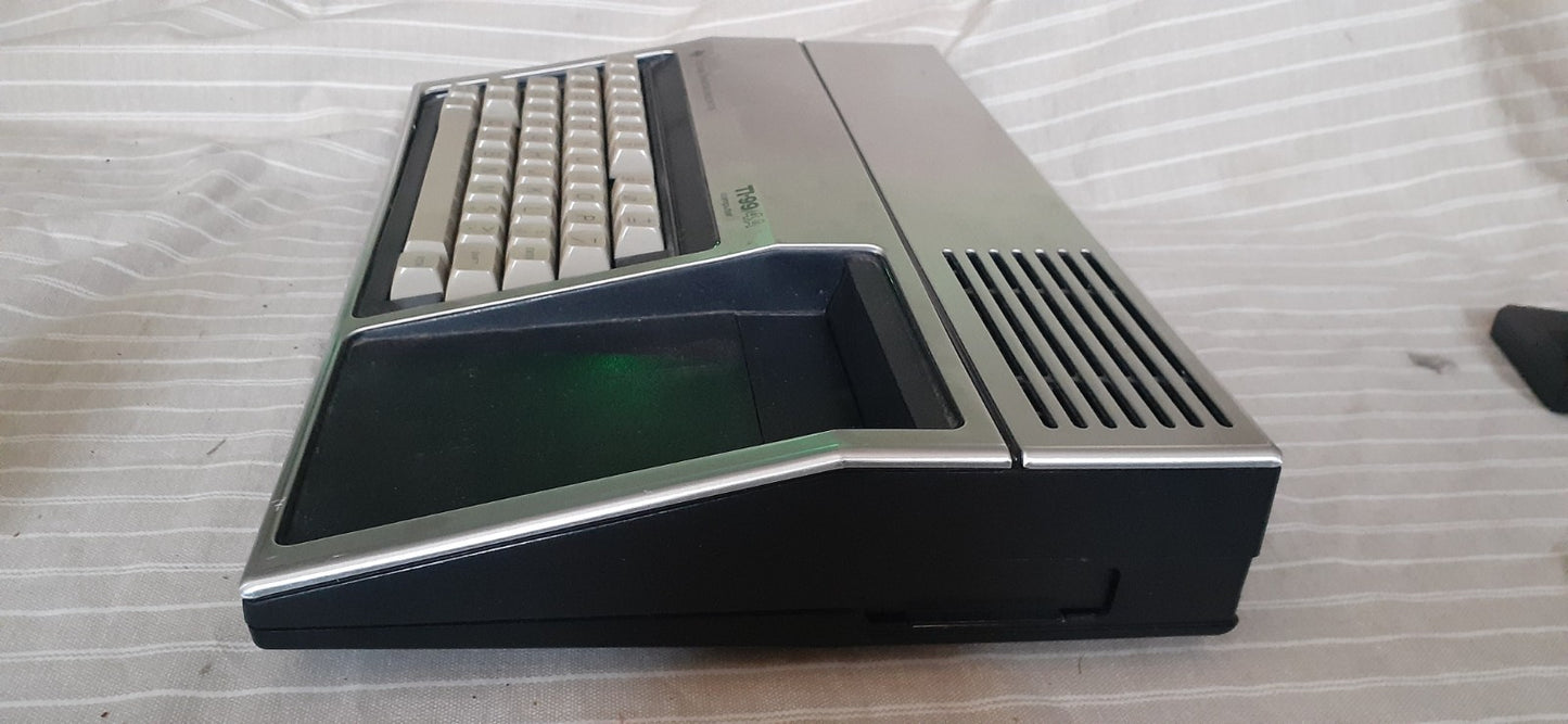 Vintage Texas Instruments TI-99/4A Home Computer +Disk Manager 2 Cartridge Works