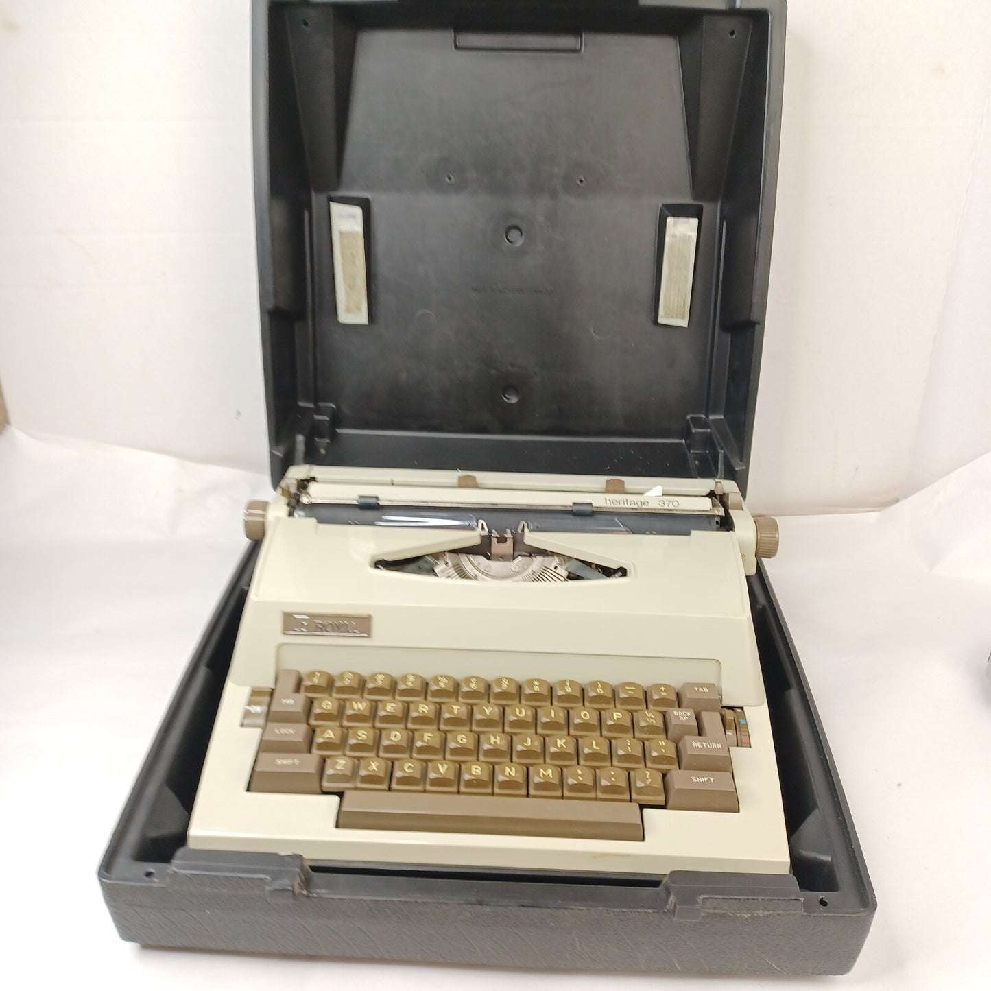Vintage Heritage 370 Electric Typewriter With Case