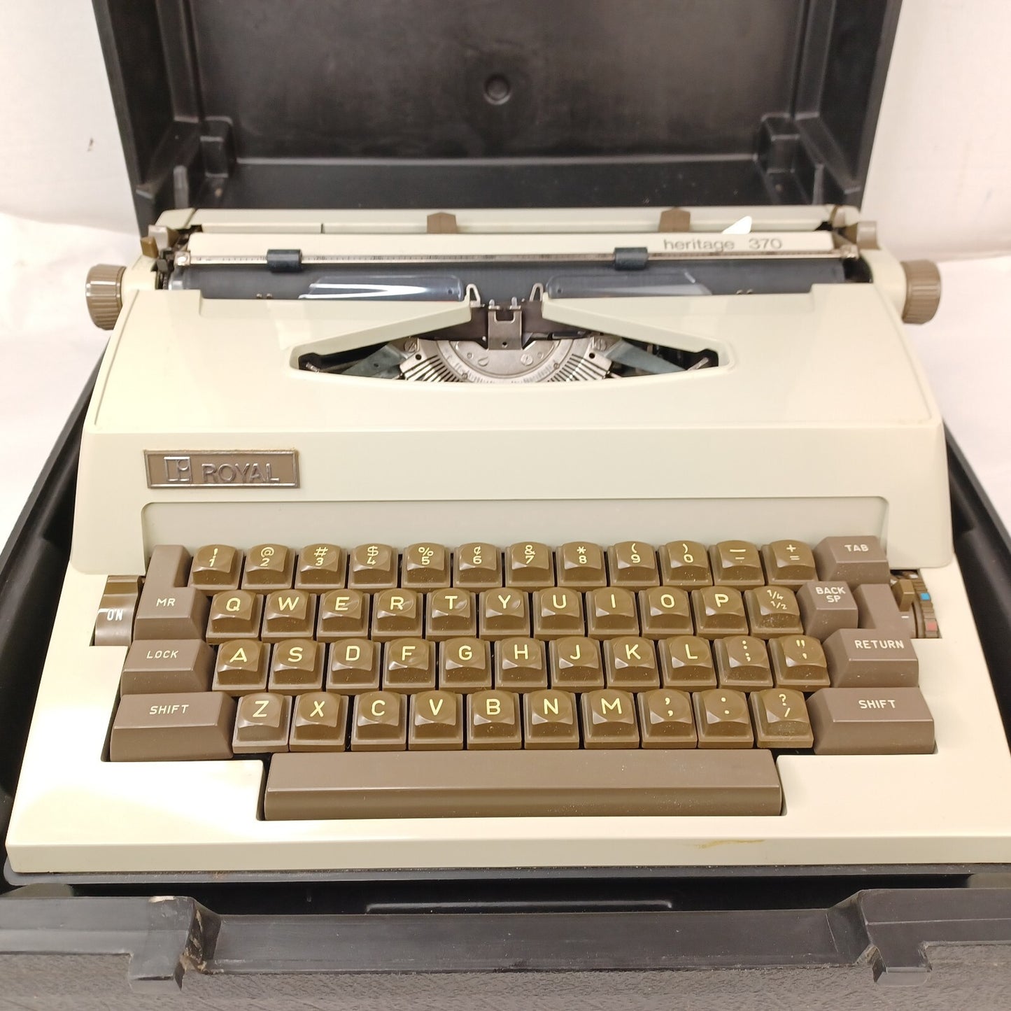 Vintage Heritage 370 Electric Typewriter With Case