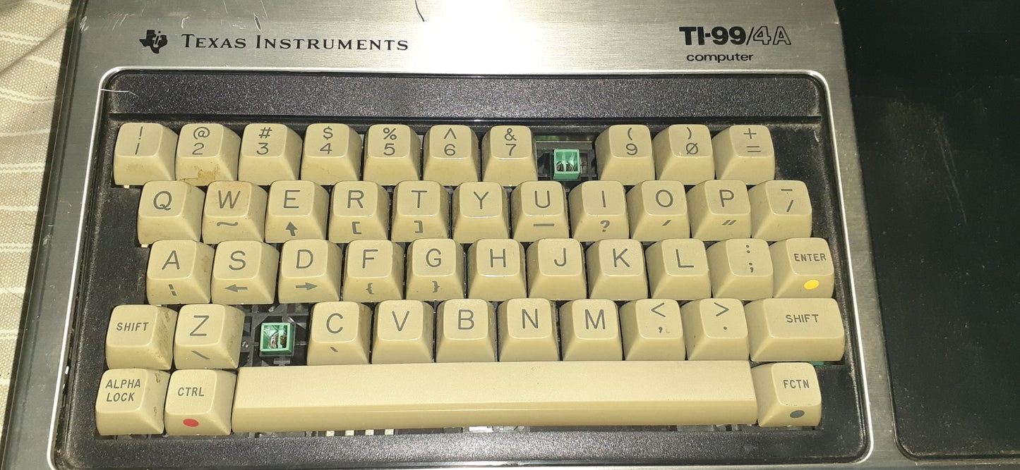 Vintage Texas Instruments TI-99/4A Home Computer +Disk Manager 2 Cartridge Works