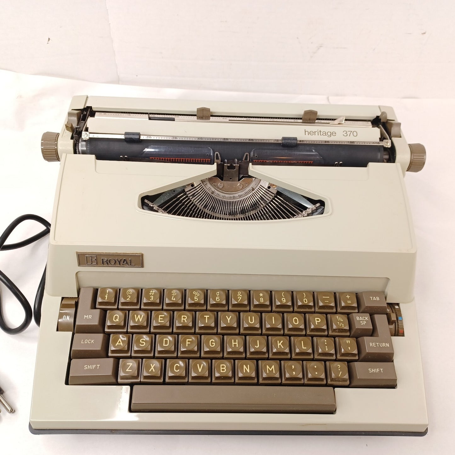 Vintage Heritage 370 Electric Typewriter With Case