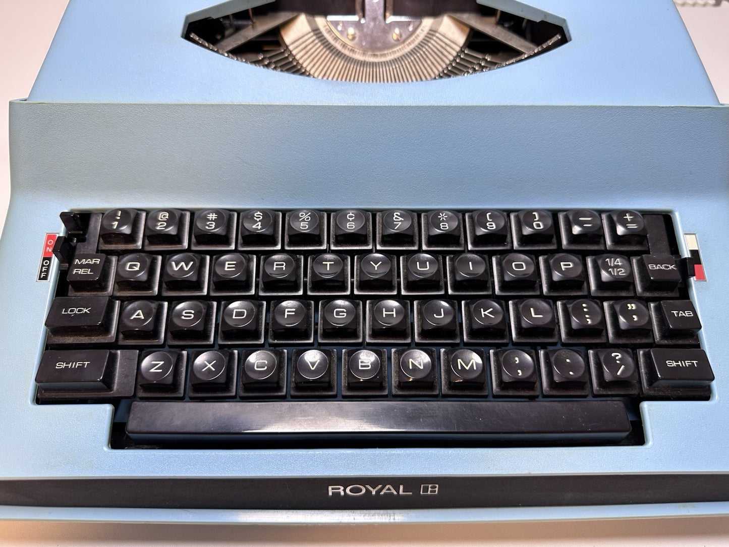 Royal Saturn SP-8000 Electric Typewriter Blue Vintage