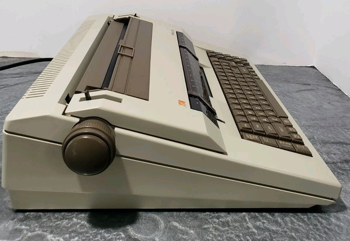 TA Royal 420 Electric Typewriter Vintage Working Office Machine