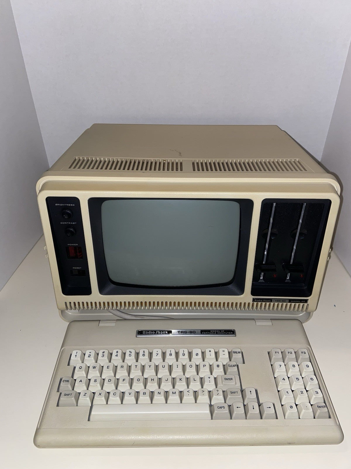 RadioShack TRS-80 Model4P, Vintage Portable Computer, Working