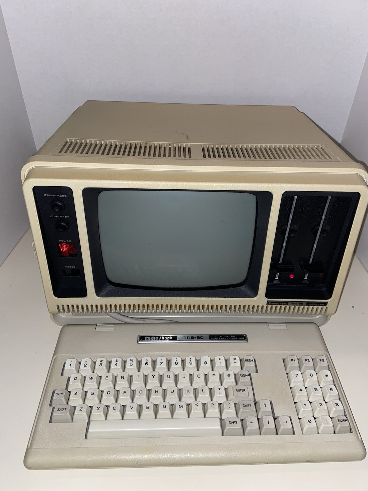 RadioShack TRS-80 Model4P, Vintage Portable Computer, Working