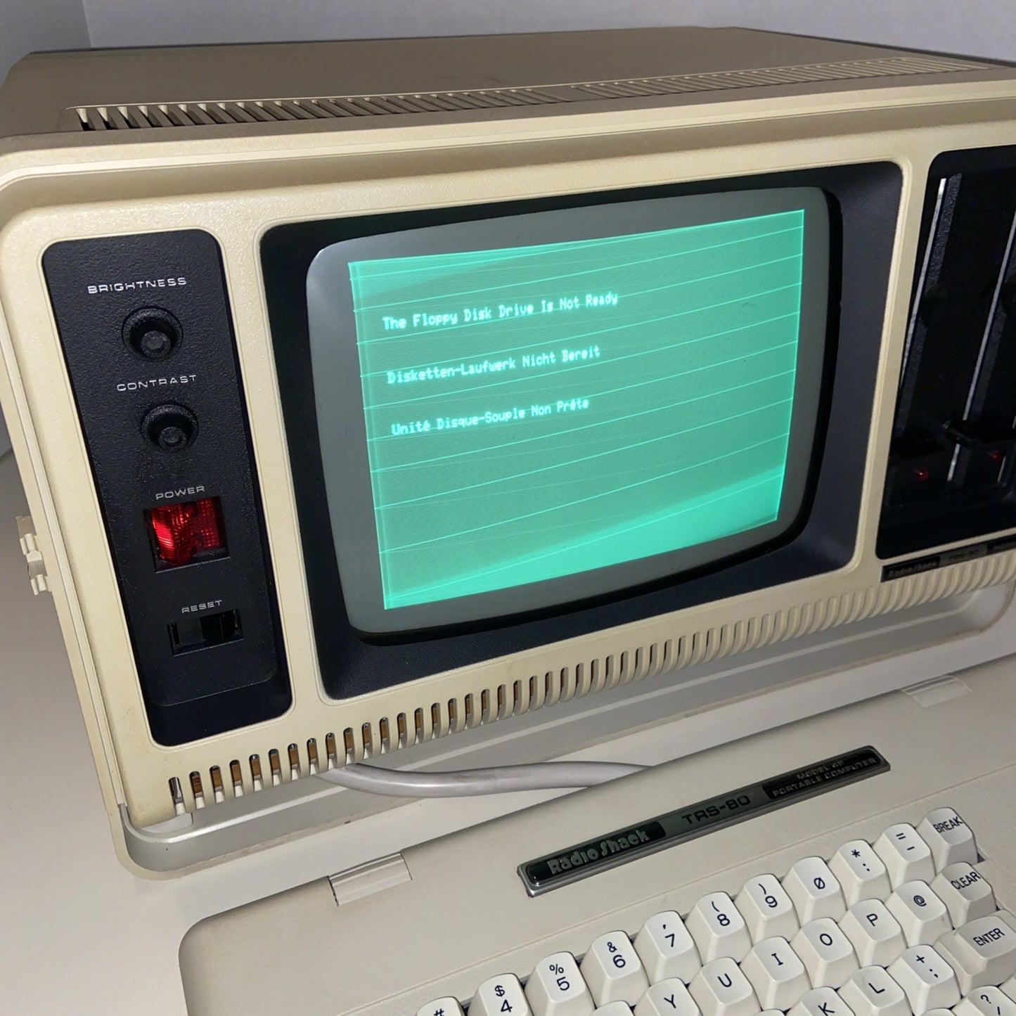 RadioShack TRS-80 Model4P, Vintage Portable Computer, Working
